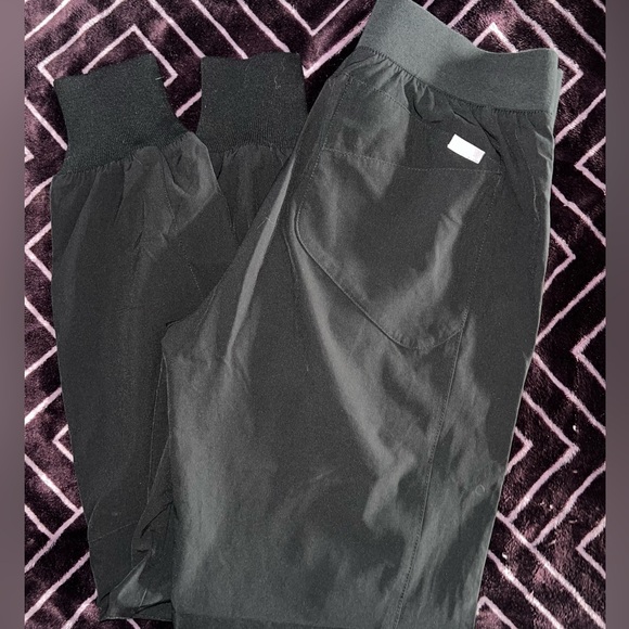 Figs  Fionlite material Joggers Size Small (Color Black) - Picture 5 of 14